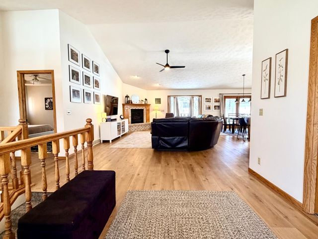 867 Briarwood Drive, Worthington, MN 56187