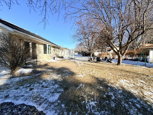 867 Briarwood Drive, Worthington, MN 56187