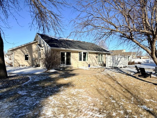 867 Briarwood Drive, Worthington, MN 56187