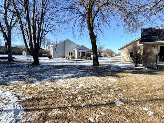 867 Briarwood Drive, Worthington, MN 56187