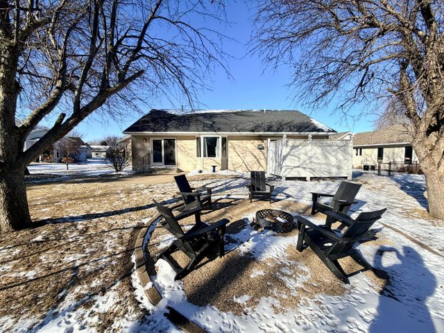 867 Briarwood Drive, Worthington, MN 56187