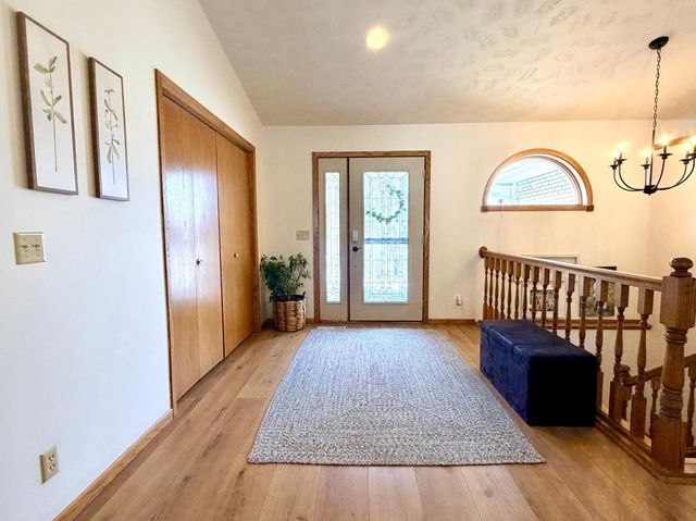 867 Briarwood Drive, Worthington, MN 56187