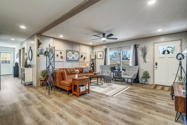 344 Hometown Way, Springtown, TX 76082