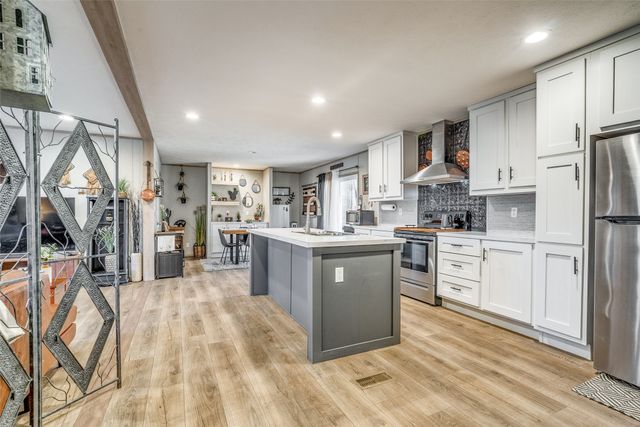 344 Hometown Way, Springtown, TX 76082