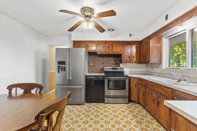 1915 Miller STREET, West Bend, WI 53095