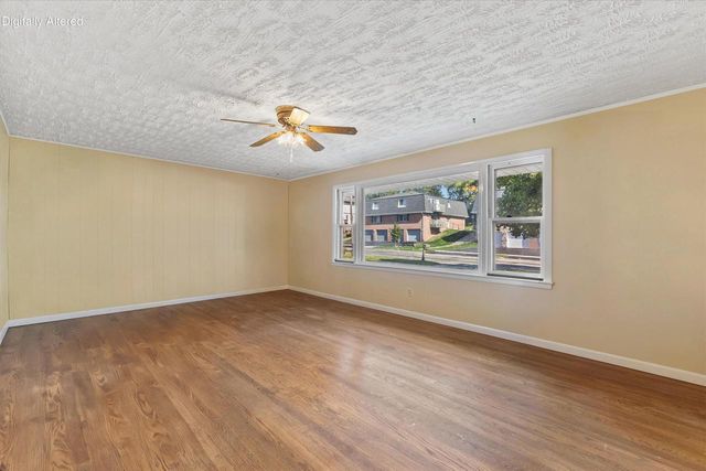 1915 Miller STREET, West Bend, WI 53095