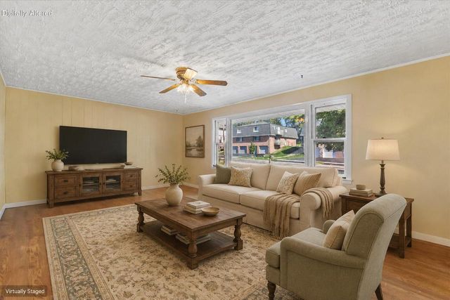 1915 Miller STREET, West Bend, WI 53095