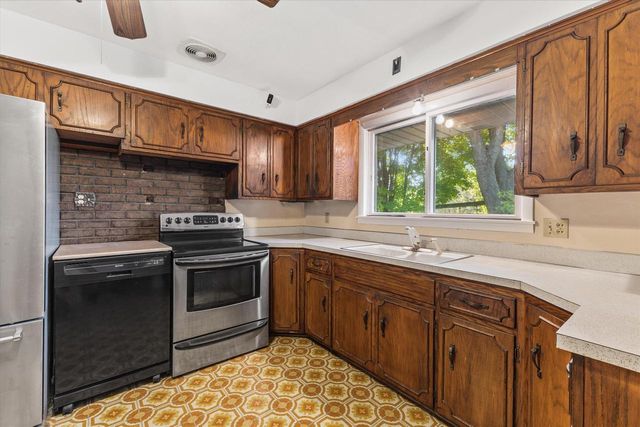 1915 Miller STREET, West Bend, WI 53095