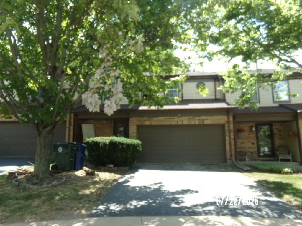 11 Oxford Court, Algonquin, IL 60102