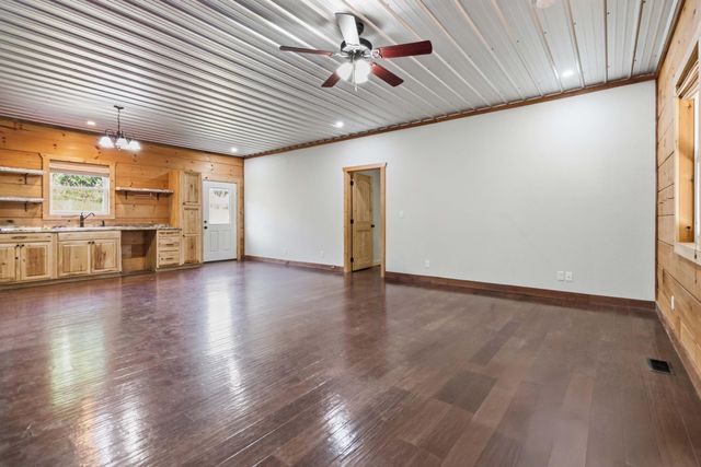 196 Cecil Smith Road, Hustonville, KY 40437