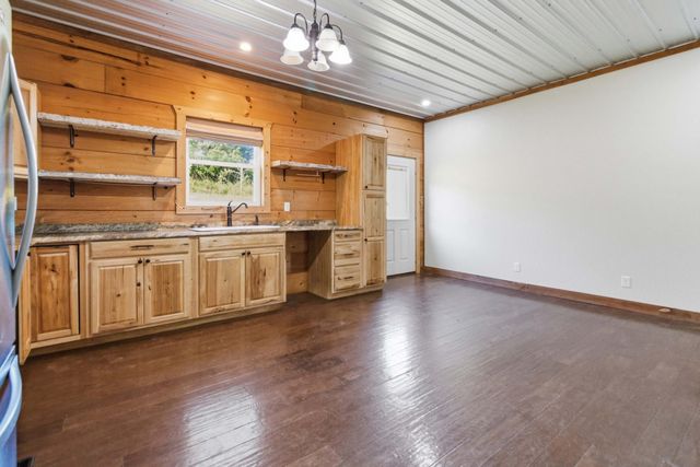 196 Cecil Smith Road, Hustonville, KY 40437