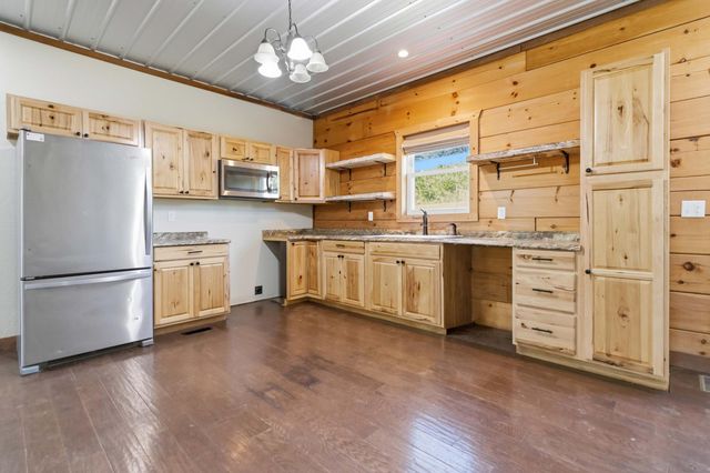 196 Cecil Smith Road, Hustonville, KY 40437