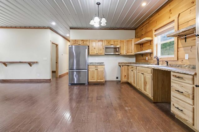 196 Cecil Smith Road, Hustonville, KY 40437