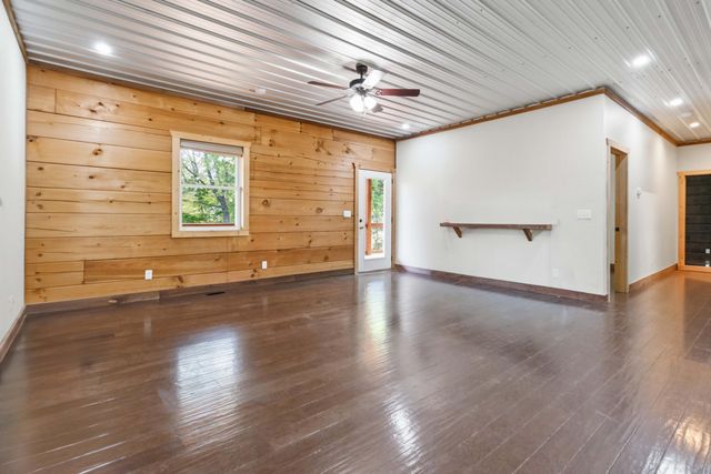 196 Cecil Smith Road, Hustonville, KY 40437