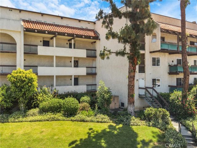 5460 White Oak B103, Encino, CA 91316