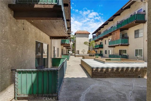 5460 White Oak B103, Encino, CA 91316