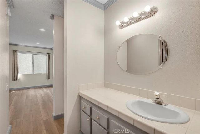 5460 White Oak B103, Encino, CA 91316