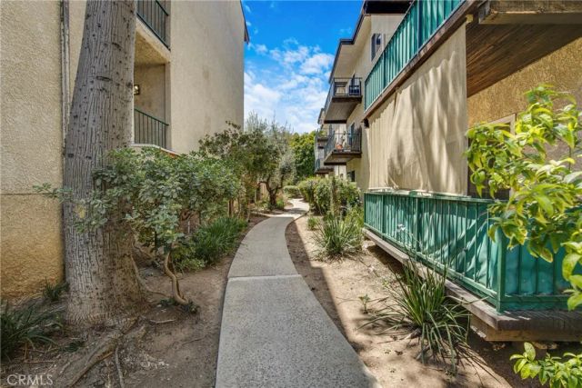 5460 White Oak B103, Encino, CA 91316