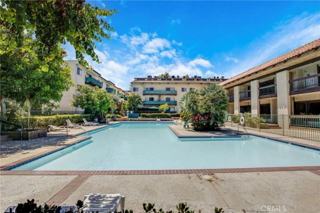 5460 White Oak B103, Encino, CA 91316