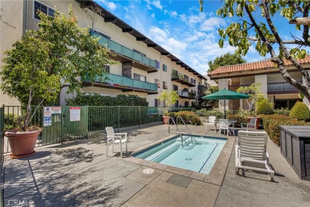 5460 White Oak B103, Encino, CA 91316