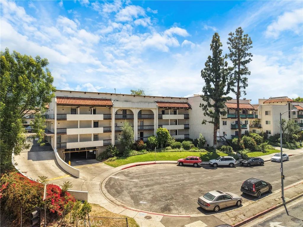 5460 White Oak B103, Encino, CA 91316