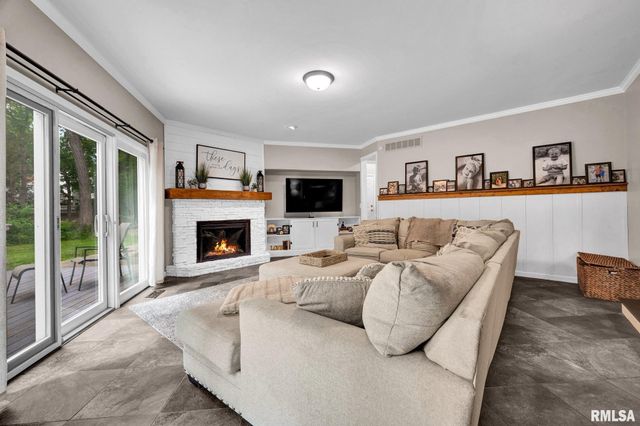 10539 N SLEEPY HOLLOW Road, Peoria, IL 61615