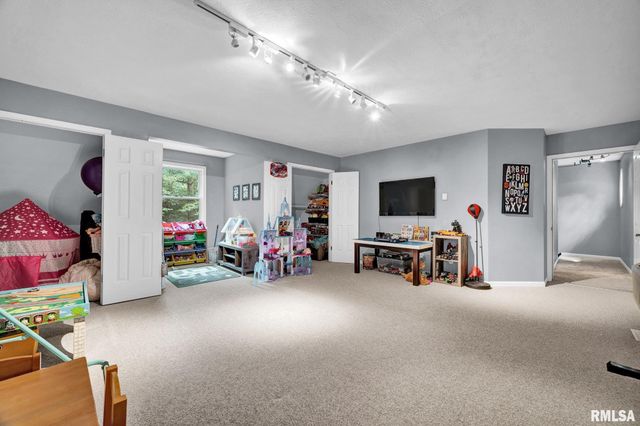 10539 N SLEEPY HOLLOW Road, Peoria, IL 61615
