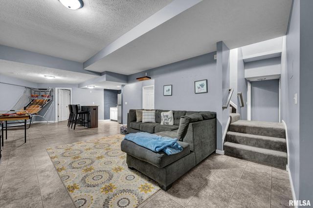 10539 N SLEEPY HOLLOW Road, Peoria, IL 61615