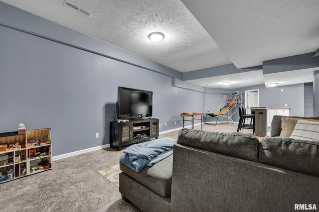 10539 N SLEEPY HOLLOW Road, Peoria, IL 61615