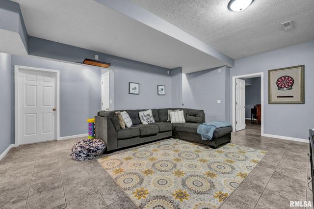 10539 N SLEEPY HOLLOW Road, Peoria, IL 61615