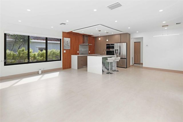 1620 Mckinley Street, Hollywood, FL 33020