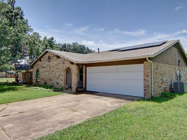 905 Redbud Street, Crowley, TX 76036