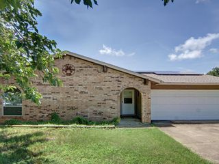 905 Redbud Street, Crowley, TX 76036