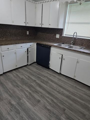 407 E Homan Street, Baytown, TX 77520
