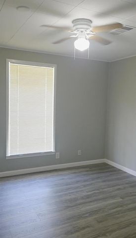 407 E Homan Street, Baytown, TX 77520