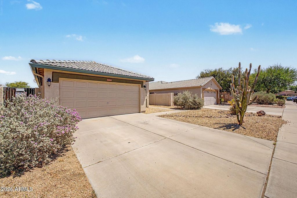 13558 W SAGUARO Lane, Surprise, AZ 85374 — photo 2