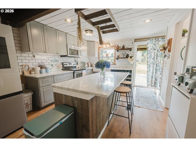 38908 Ne AMBOY Rd, Yacolt, WA 98675