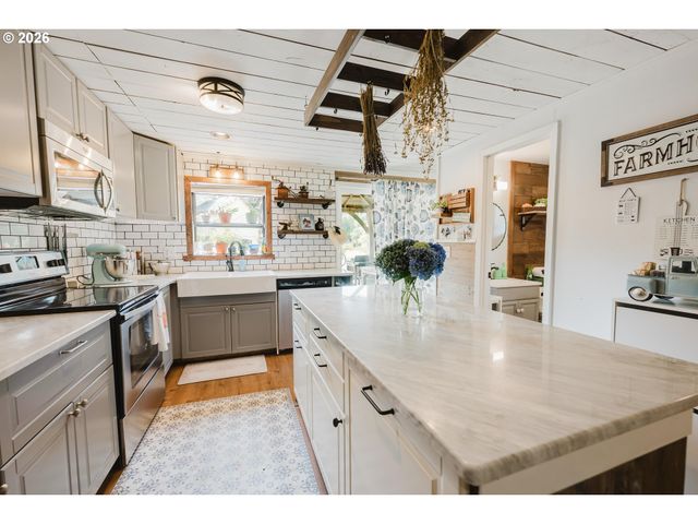 38908 Ne AMBOY Rd, Yacolt, WA 98675