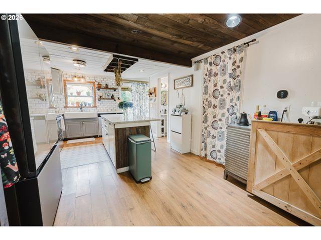 38908 Ne AMBOY Rd, Yacolt, WA 98675