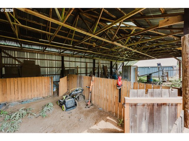 38908 Ne AMBOY Rd, Yacolt, WA 98675