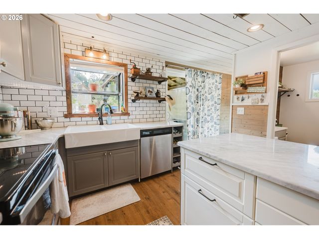38908 Ne AMBOY Rd, Yacolt, WA 98675