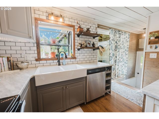 38908 Ne AMBOY Rd, Yacolt, WA 98675