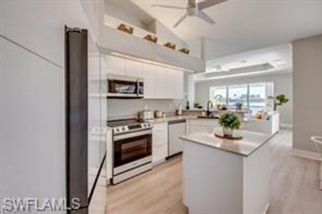 702 SW 52nd ST, Cape Coral, FL 33914