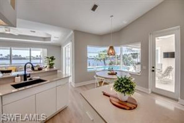 702 SW 52nd ST, Cape Coral, FL 33914