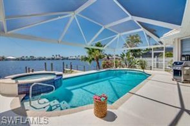 702 SW 52nd ST, Cape Coral, FL 33914