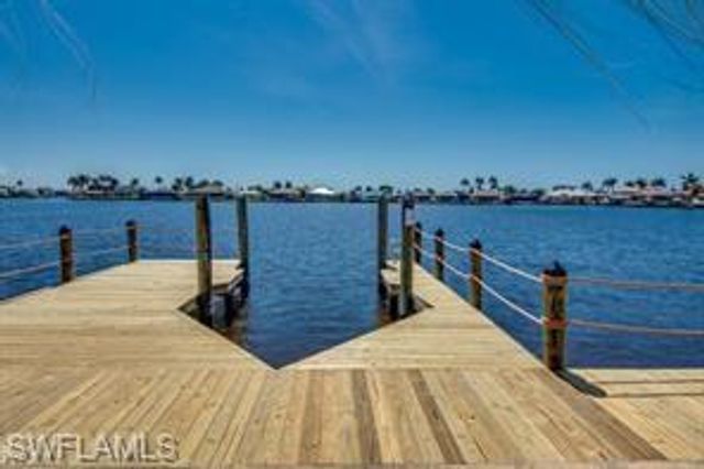 702 SW 52nd ST, Cape Coral, FL 33914