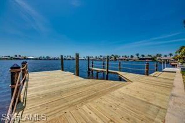 702 SW 52nd ST, Cape Coral, FL 33914