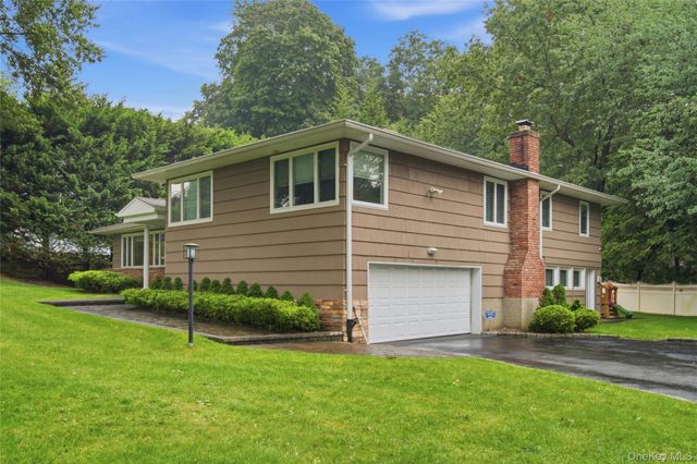 29 Sycamore Drive, Roslyn, NY 11576