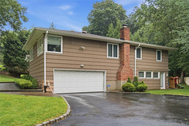 29 Sycamore Drive, Roslyn, NY 11576