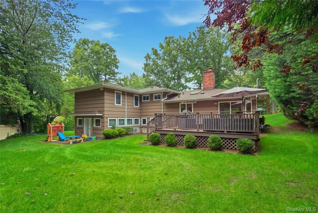 29 Sycamore Drive, Roslyn, NY 11576
